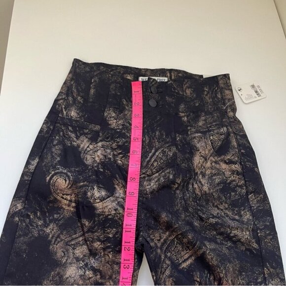 Free People Jayde Metallic Printed Flare Jeans in Black Tie Size 27 - Picture 13 of 16